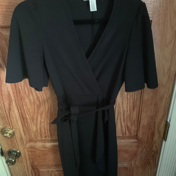 Donna Morgan Crepe Faux Wrap Dress - Picture 5 of 6